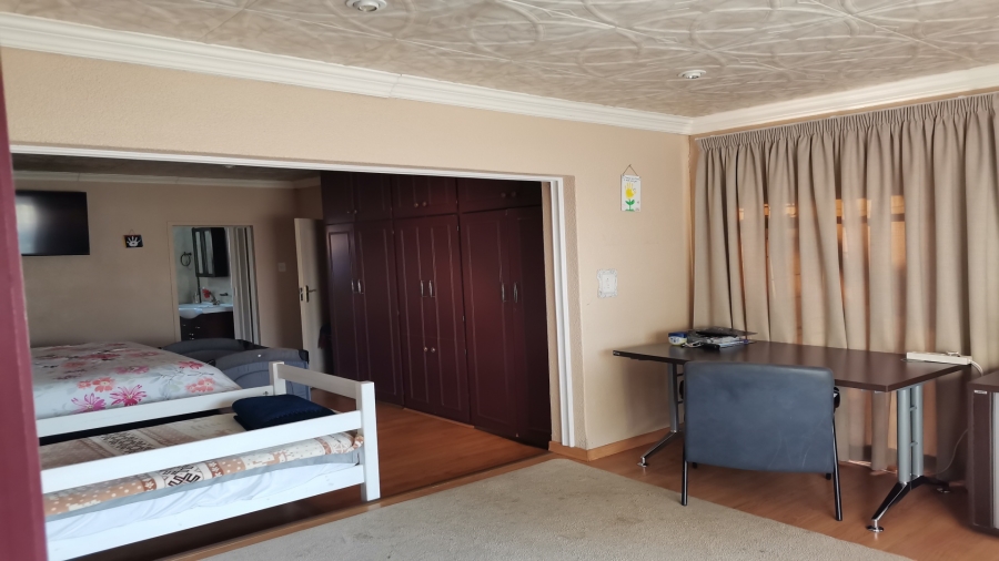 5 Bedroom Property for Sale in Miederpark North West